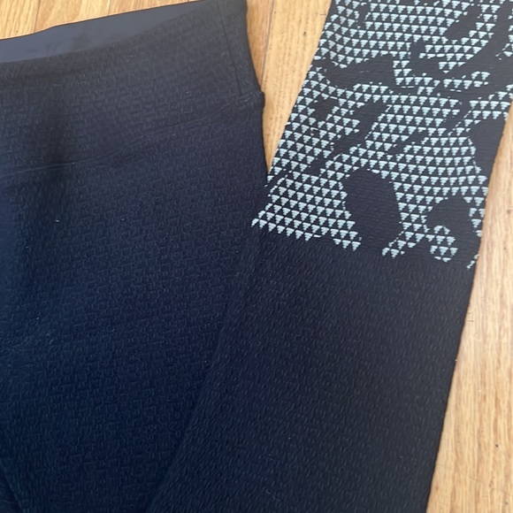 Koral leggings, black with print on calves, size Medium - Picture 2 of 9